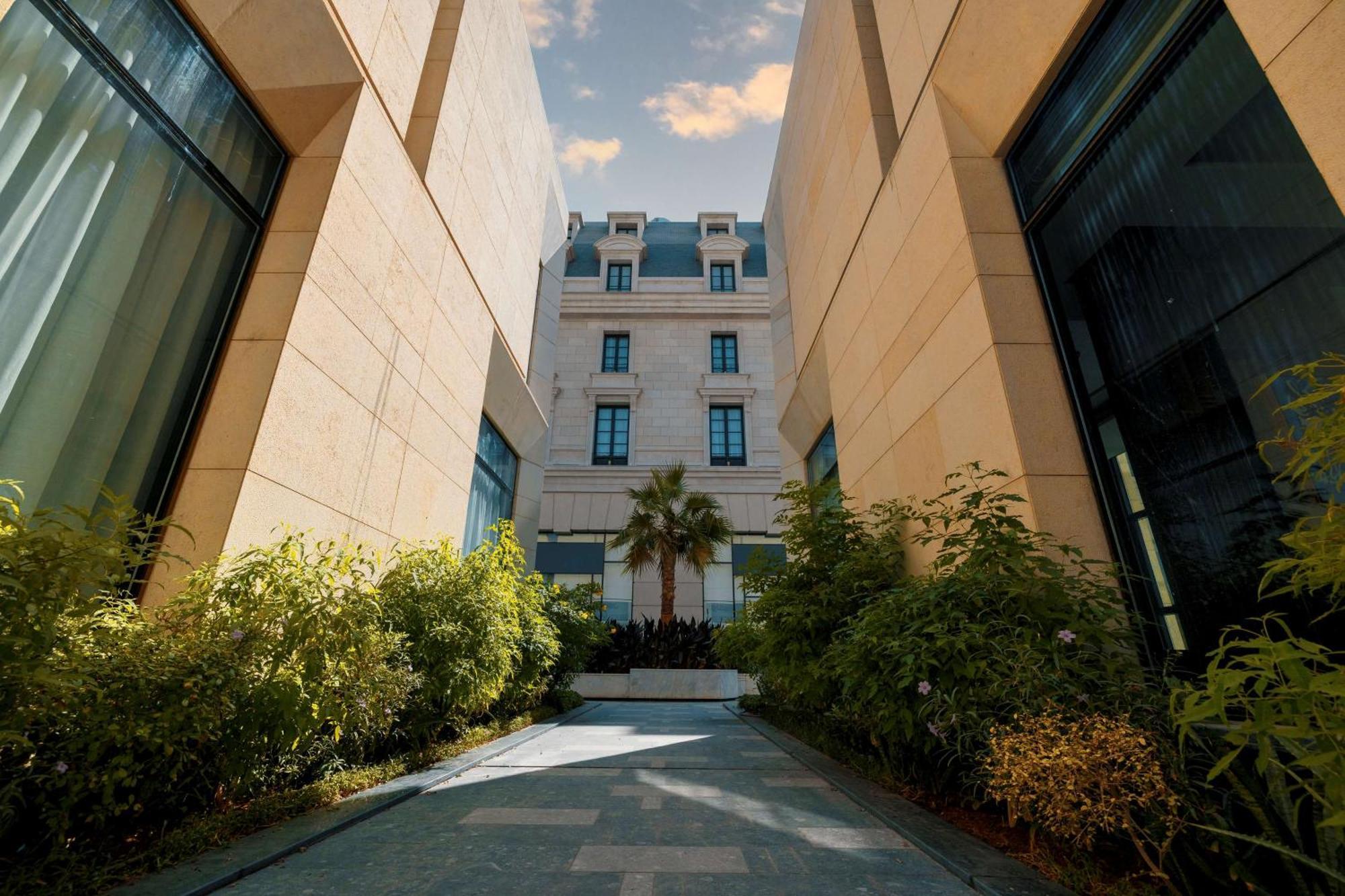 Mansard Riyadh, A Radisson Collection Hotel Exterior photo The courtyard of the museum